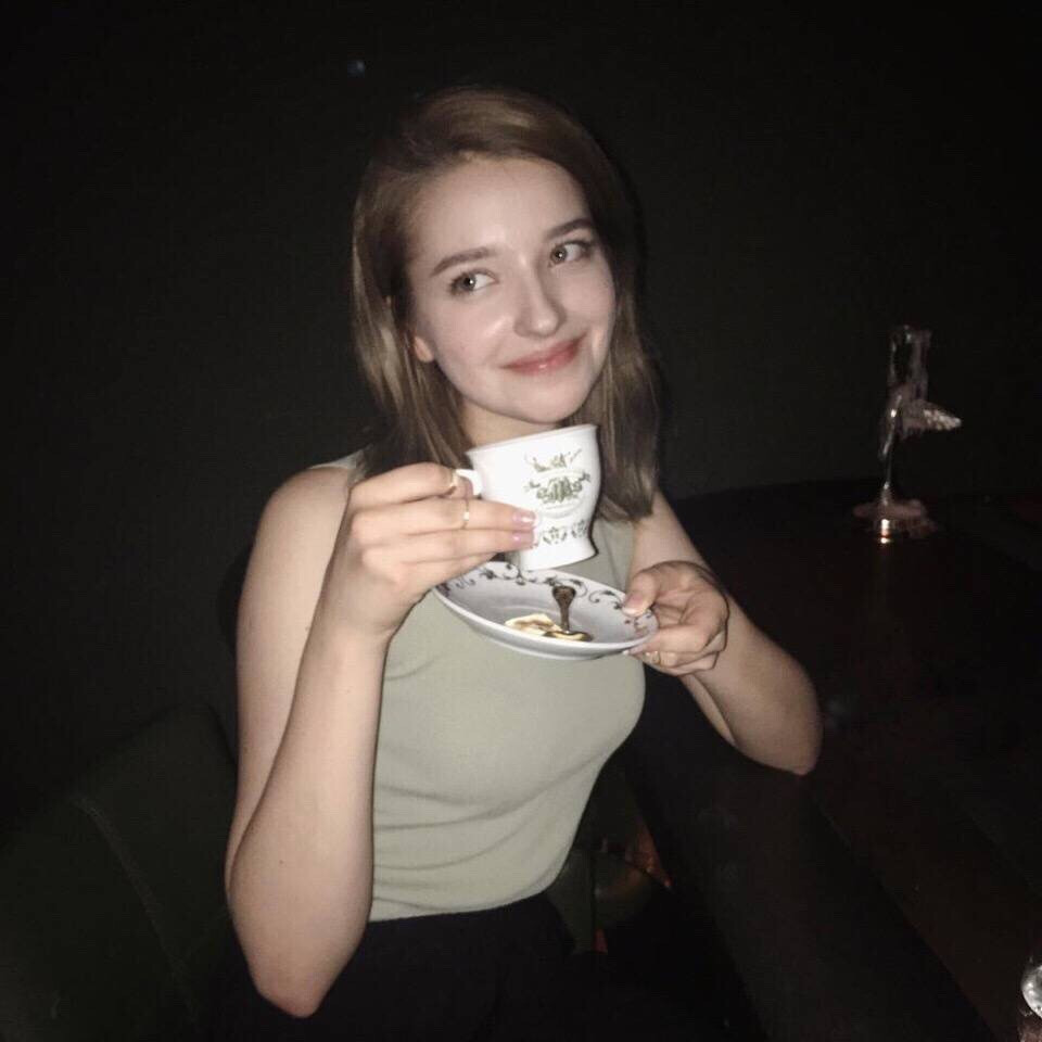 Angelina Danilova，中文名安吉丽娜·丹妮洛娃，俄罗斯演员、全讯模特，目前在韩国发展。天生丽质容貌让很多人羡慕