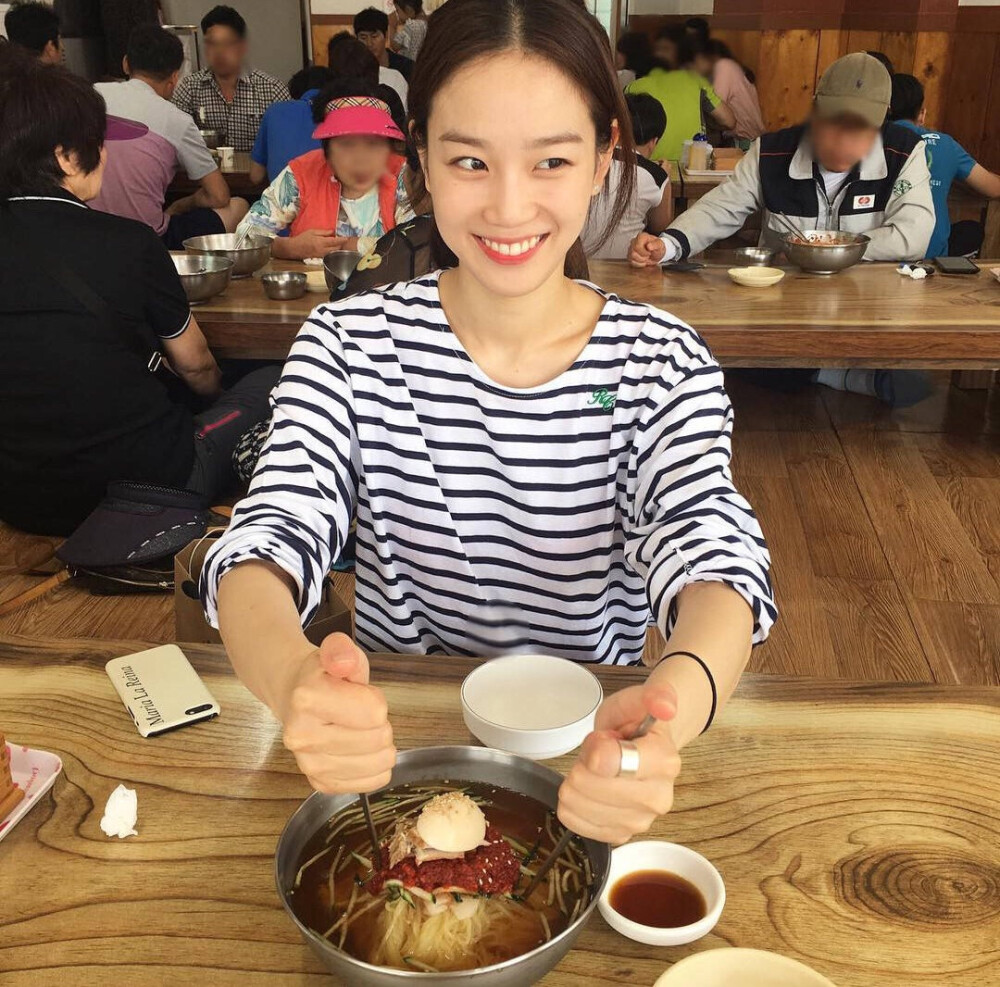 jyp演员张姬领 笑起来太可爱了 ins:hehehe0 676767