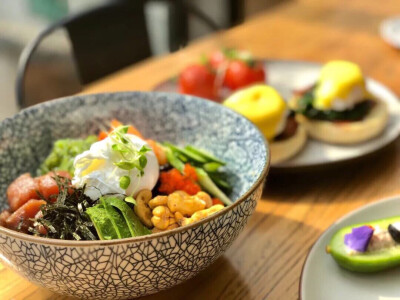 三文鱼牛油果拌饭