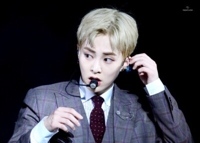 EXO 金珉锡 XIUMIN 秀珉
cr logo 