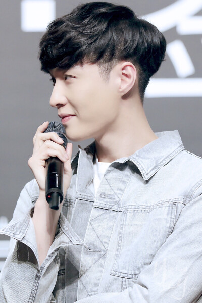 EXO 张艺兴 LAY
cr logo 