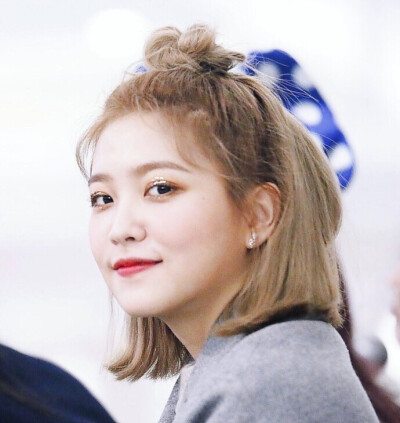 Red Velvet 金艺琳 Yeri
cr logo 