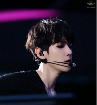 EXO 边伯贤 BAEKHYUN
cr logo 