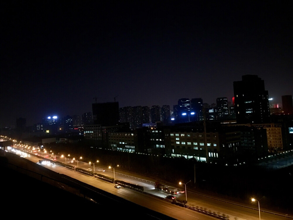 城市 夜景 灯光 车 街道