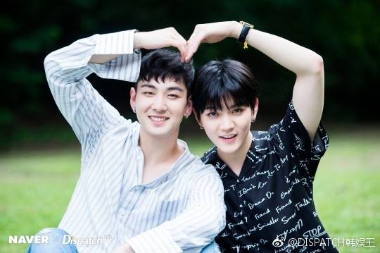 NU'EST_W(Wait)时期 杂志拍摄---?NU'EST由Aron、金钟炫、姜东昊、黄旼泫、崔珉起五人组成