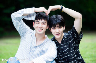 NU'EST_W(Wait)时期 杂志拍摄---❤NU'EST由Aron、金钟炫、姜东昊、黄旼泫、崔珉起五人组成