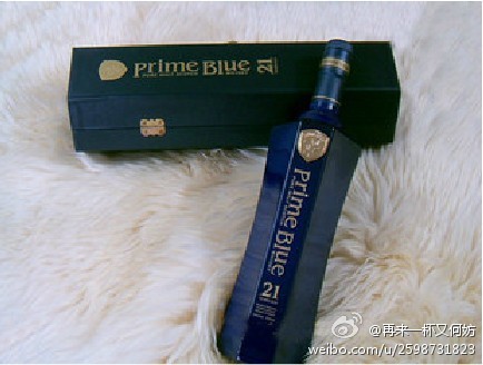 “Prime Blue”【尊蓝纯麦芽苏格兰威士忌】调和了多种甄选而来的纯麦原酒，未融合任何谷类威士忌，以纯粹的清香，呈现出自然完美的口感以及醇厚、丰富的纯麦风味~