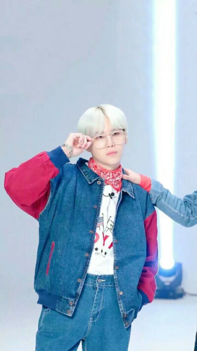 ◤防弹少年团 BTS 金南俊 RM 金硕珍 JIN 闵玧其 SUGA 郑号锡 J-HOPE 朴智旻 JIMIN 金泰亨 V 田柾国 JUNG KOOK cr.◢