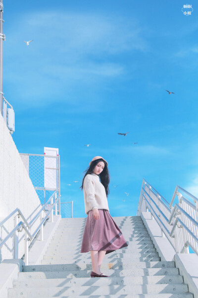 蔚蓝海岸
摄影：@摄影师蝈蝈小姐
模特：@小温暖想要个大太阳
约片，设计稿请加QQ：79248661,微信：guoshuowang