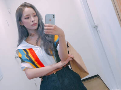 Heize 壁纸
近期ins更新自拍