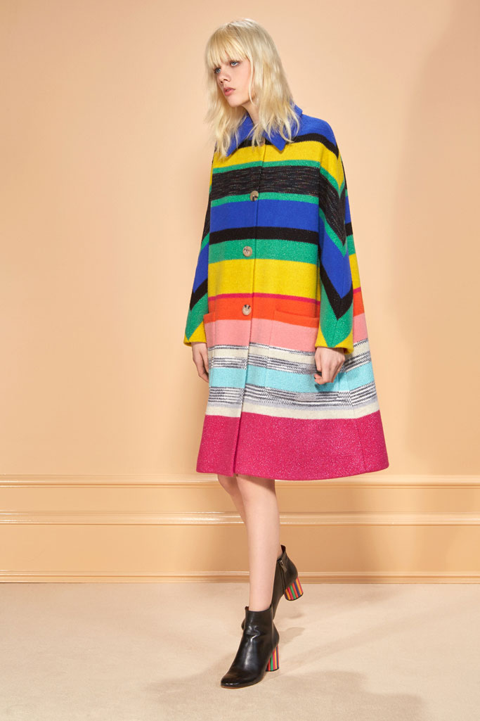 Missoni 2016 早秋系列LookBook 本季它的经典多彩条纹图案和几何抽象图案被呈现得更加精彩。将色彩用针织手法呈现出编织效果，彩虹色调将富有节奏感的条纹妆点得更加青春富有活力，使多彩条纹更加新颖独特，电波形变幻条纹充满现代科技感～