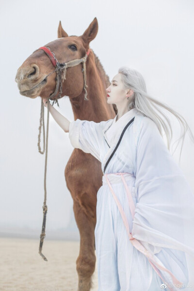 我说相思不外露 惊觉念你已入骨 ​​