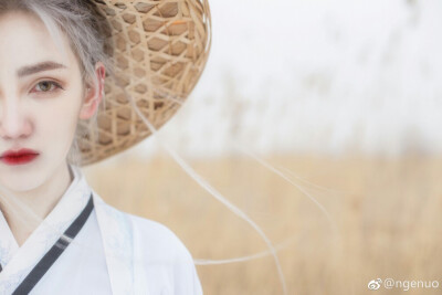 我说相思不外露 惊觉念你已入骨