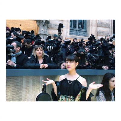 日本女星#高畑充希#在时装周上的造型，你给几分？ ​​​