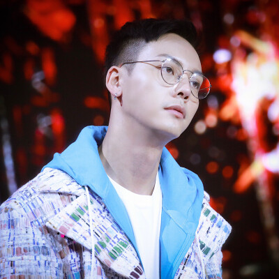 【陈伟霆 William Chan】180314 HBDC 热血街舞团 发布会 3840 x 3840 px (图源: 微博@Waddict陈伟霆兔粮库 weibo.com/5802724479/G7lY0ru5S) 