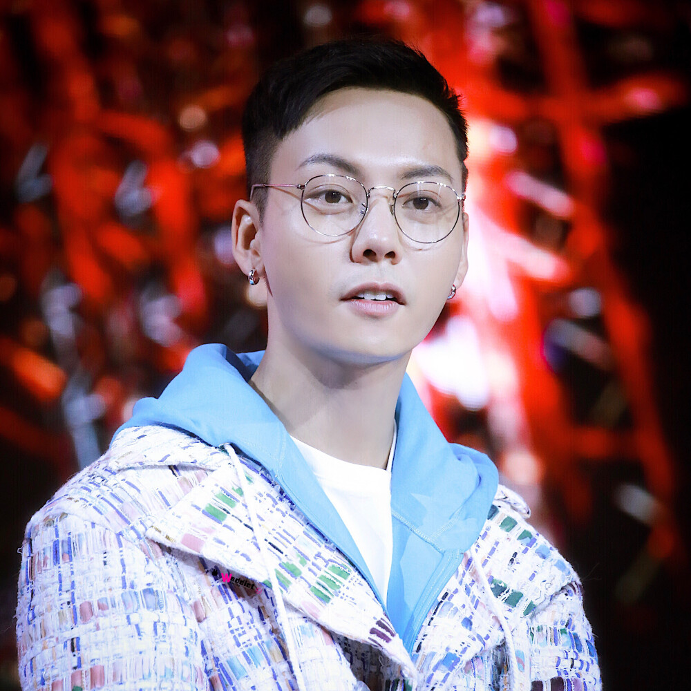 【陈伟霆 William Chan】180314 HBDC 热血街舞团 发布会 3840 x 3840 px (图源: 微博@Waddict陈伟霆兔粮库 weibo.com/5802724479/G7lY0ru5S) 