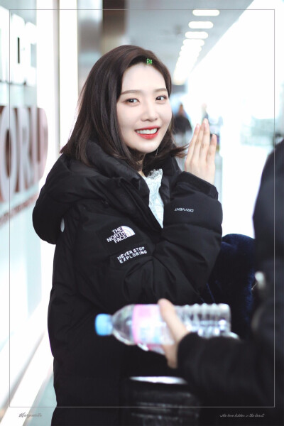 Red Velvet 樸秀榮 Joy
cr logo 