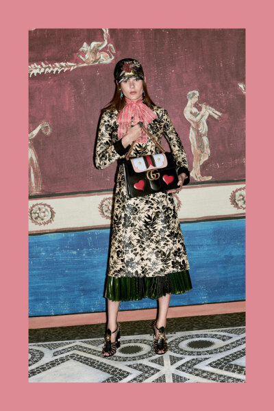 Gucci 2016 早秋系列LookBook 创意总监 Alessandro Michele 将古驰带入异域仙境，纯稚又华丽，浪漫而艺术～