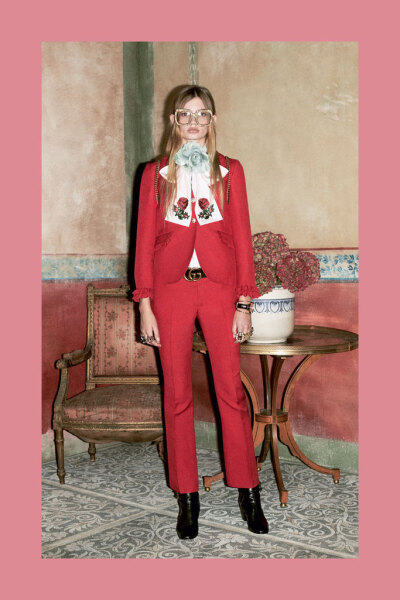 Gucci 2016 早秋系列LookBook 创意总监 Alessandro Michele 将古驰带入异域仙境，纯稚又华丽，浪漫而艺术～