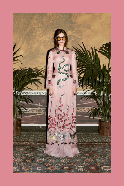 Gucci 2016 早秋系列LookBook 创意总监 Alessandro Michele 将古驰带入异域仙境，纯稚又华丽，浪漫而艺术～