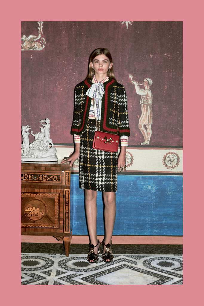 Gucci 2016 早秋系列LookBook 创意总监 Alessandro Michele 将古驰带入异域仙境，纯稚又华丽，浪漫而艺术～