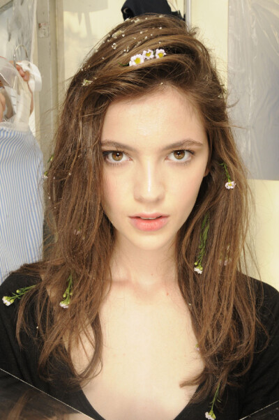 Alexis Mabille Spring 2012 Backstage cr.FashionBloggers