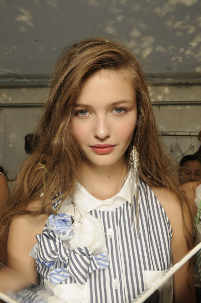 Alexis Mabille Spring 2012 Backstage cr.FashionBloggers