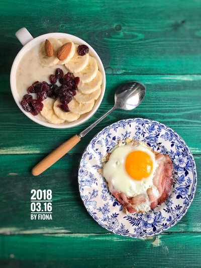 20180316早！今天一人份早餐 煮了牛奶麦片粥 煎了培根蛋 饱饱的去集市啦！#Fiona的小厨房##每日两人份早餐ByFiona# ​​​