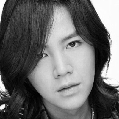 张根硕
장근석，Jang Keun Suk（Jang Geun Suk）
张根锡 天枰座
1987年9月26日出生于韩国首尔，韩国男演员、歌手、主持人。汉阳大学硕博连读、汉阳大学慈善教授。