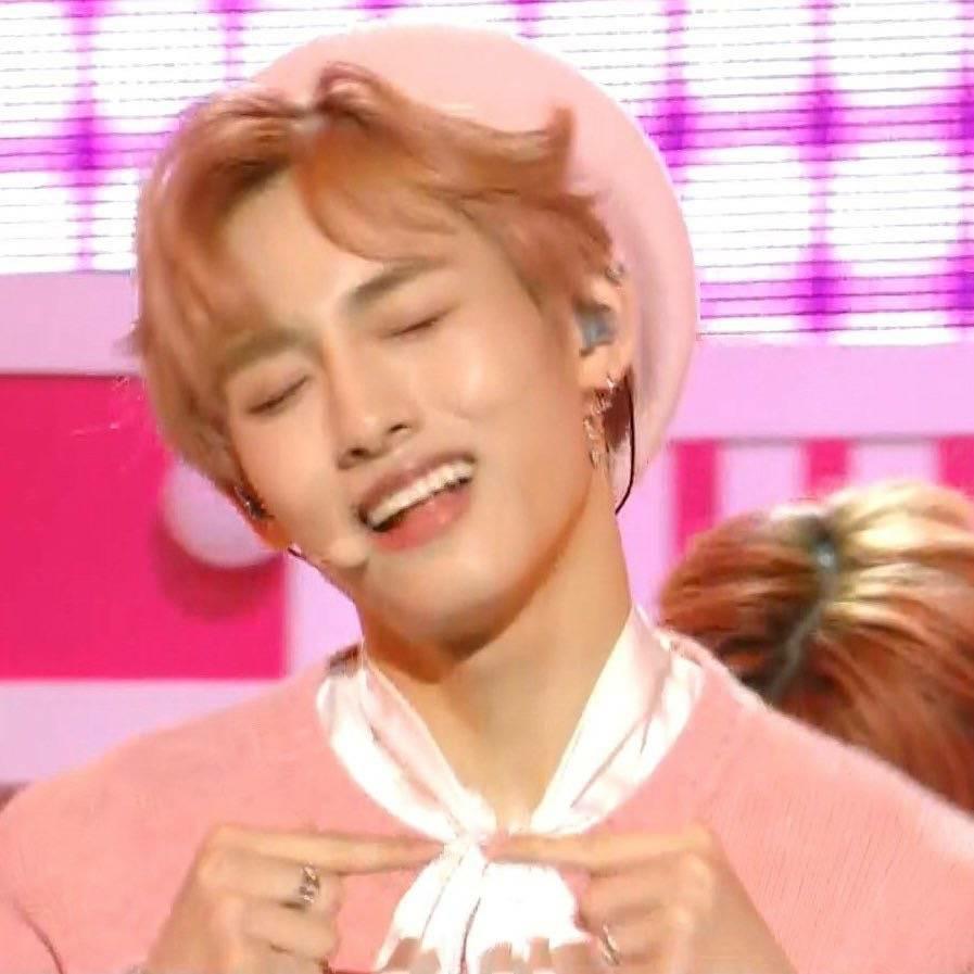 董思成winwin粉色贝雷帽头像