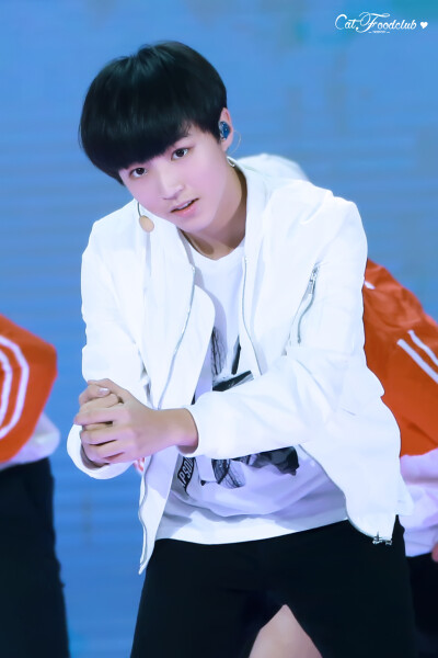 #王俊凯#+#TFBOYS王俊凯#+#TFBOYS#+cr+CatFoodClub王俊凯的猫粮社