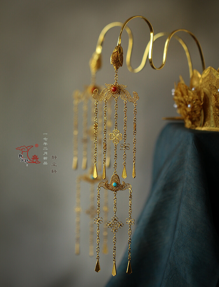 静尘轩银鎏金花丝嵌宝莲花冠局部