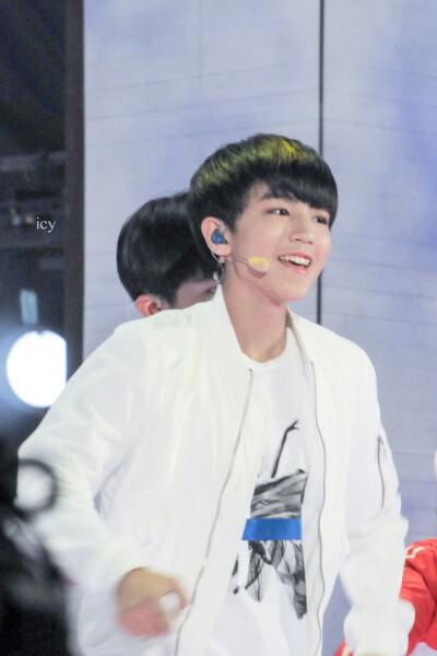 #王俊凯#+#TFBOYS王俊凯#+#TFBOYS#+cr+凯大人吃冰了吗ovo