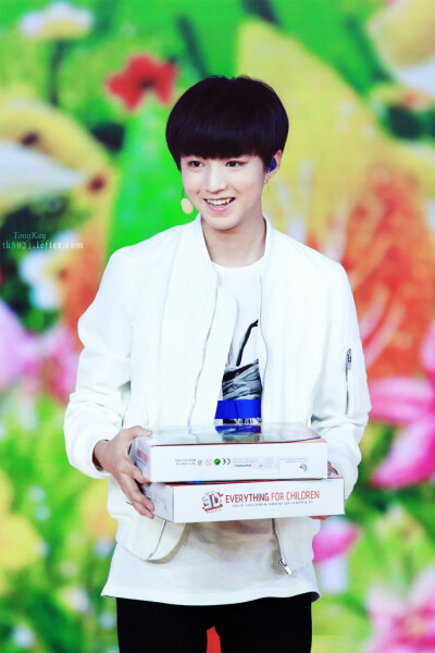 #王俊凯#+#TFBOYS王俊凯#+#TFBOYS#+cr+桐TongKay