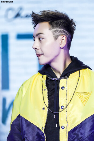 【陈伟霆 William Chan】180318 Maybelline美宝莲FIT me粉底液 新品上市发布会 1444 x 2166 px (图源: 微博@奇迹威廉MiracleWilliam weibo.com/6343974783/G8080gFUJ)