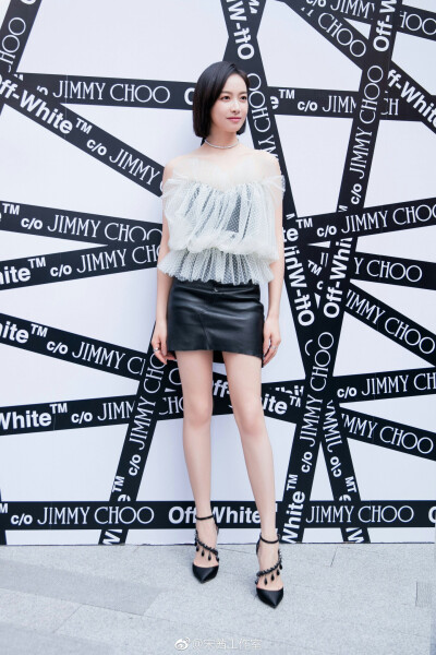 宋茜+成都“Off-White™ C/O JIMMY CHOO 限时体验店”活动。