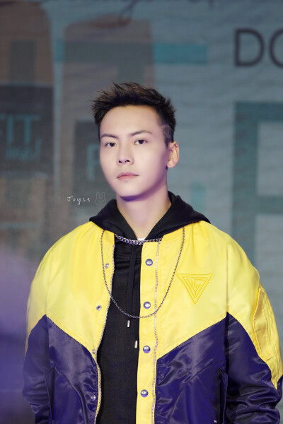 【陈伟霆 William Chan】180318 Maybelline美宝莲FIT me粉底液 新品上市发布会 2364 x 3546 px (图源: 微博@joycelelejoy很等等 weibo.com/6312971464/G80D3CLhy)