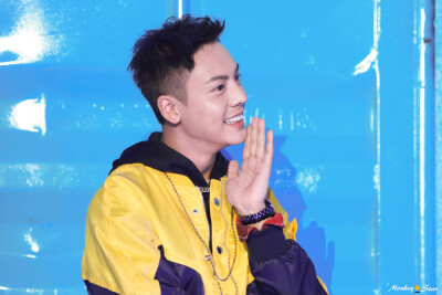 【陈伟霆 William Chan】180318 Maybelline美宝莲FIT me粉底液 新品上市发布会 3000 x 2000 px (图源: 微博@給你十粒星星 weibo.com/5223219625/G83Vymprs)