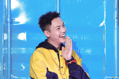 【陈伟霆 William Chan】180318 Maybelline美宝莲FIT me粉底液 新品上市发布会 3000 x 2000 px (图源: 微博@給你十粒星星 weibo.com/5223219625/G83Vymprs)