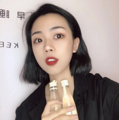 你和我才最般配 坏与更坏互相伤害
女生✨头像✨
贴吧：莫_阿逆