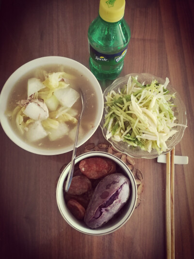 2018.03.13 排骨冬瓜汤＋杂粮饭＋紫薯＋双味香肠＋凉拌菜