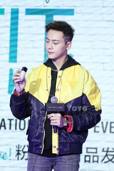 【陈伟霆 William Chan】180318 Maybelline美宝莲FIT me粉底液 新品上市发布会 2240 x 3360 px (图源: 微博@上等辣油兔 weibo.com/1351985070/G8hHLopfz) 