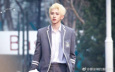 善良温暖坚强又有实力还超好看的绝对c位---蔡徐坤