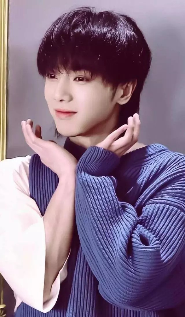 华晨宇 歌手 拍摄 小可爱