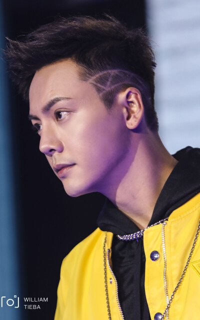 【陈伟霆 William Chan】180318 Maybelline美宝莲FIT me粉底液 新品上市发布会 2272 x 3634 px (图源: 微博@陈伟霆吧官博 weibo.com/5131856452/G8s2Bv3he) 