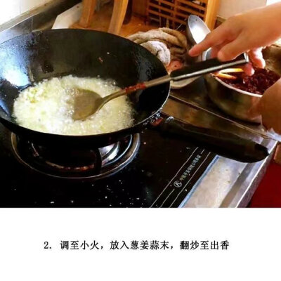 【麻辣火锅鸡】
起源于河北省沧州市，沧州火锅鸡，经独特的秘制配方，用特殊的炒制方法入锅焖制而成，既可吃鸡块，又可以涮火锅。??美食get√ ????