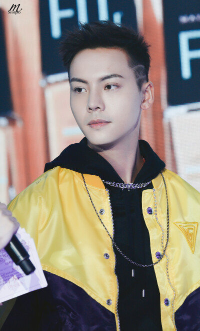 【陈伟霆 William Chan】180318 Maybelline美宝莲FIT me粉底液 新品上市发布会 1210 x 2000 px (图源: 微博@Scorpio-W陳偉霆星座站 weibo.com/5400171300/G8zWT6GTp) 