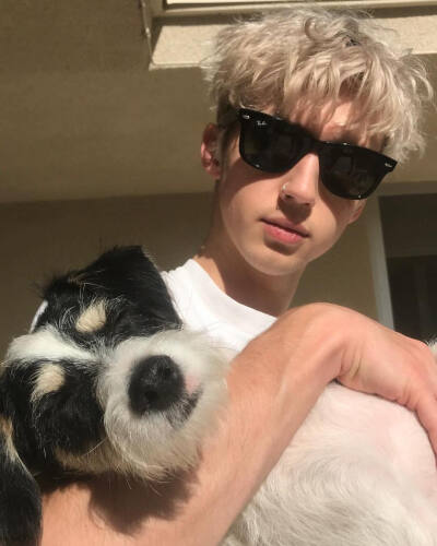 Troye Sivan 戳爷