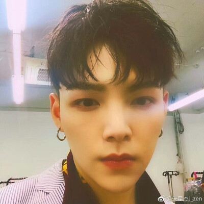 全世界最好的朱星杰――杰哥又发博了，不过看了下2888的爱奇艺VIP见面会瞬间售完（说的好像没售完自己能买的起一样）