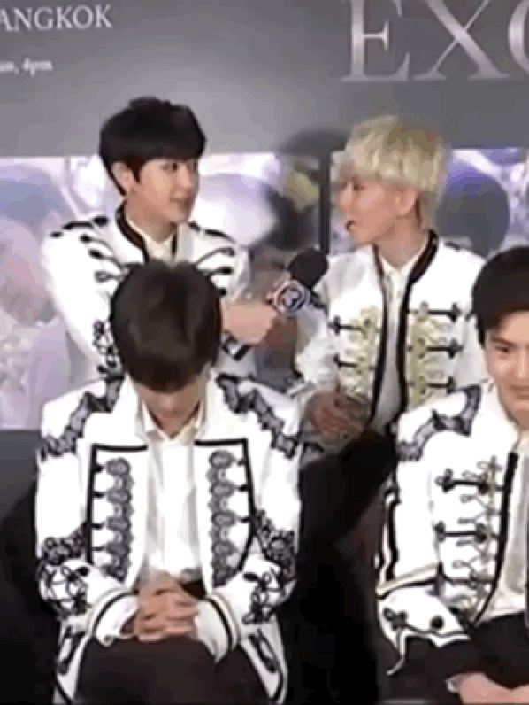 灿白 朴灿烈 边伯贤
EXO四巡泰国